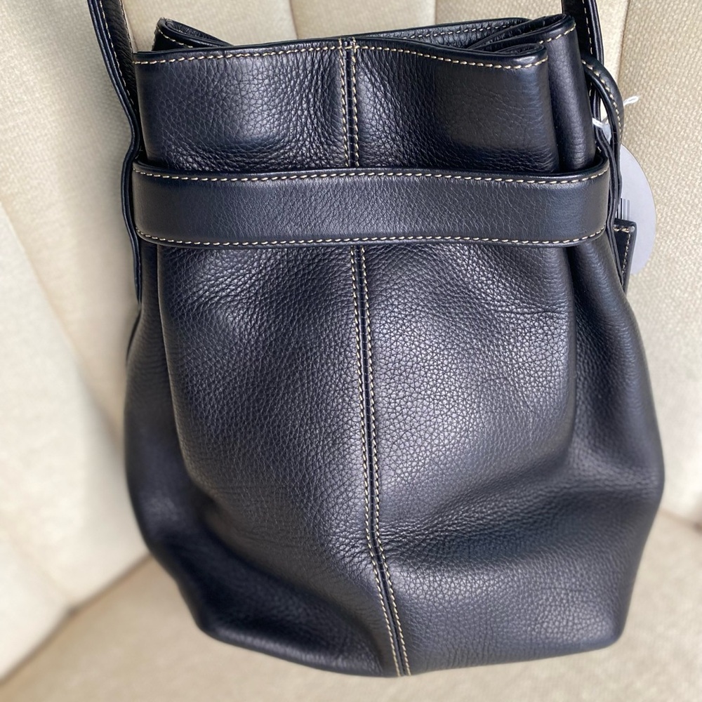 Leather co. By Liz Claiborne  Black Leather crossbody belted bucket purse NWT - Picture 2 of 10